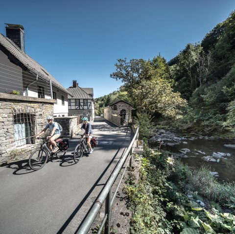 RurUfer-Radweg bei Monschau, © Eifel Tourismus GmbH; Foto: Dennis Stratmann