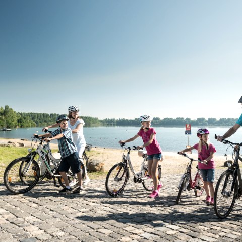 Radfahren am Blausteinsee, © StädteRegion Aachen; Foto: Dominik Ketz