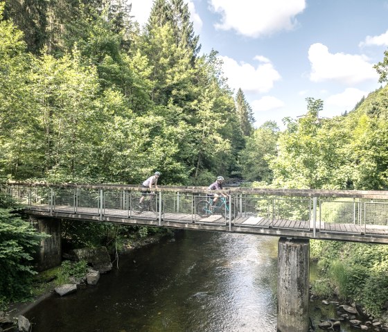 Gravelbiker Rur bei Monschau, © StädteRegion Aachen