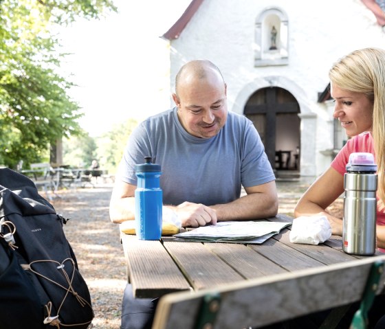 Rast an Kapelle im Klauser Wald, © Eifel Tourismus GmbH