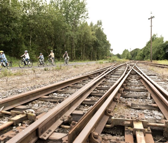Radfahrer am Bahnhof Raeren, © vennbahn.eu