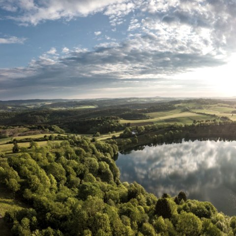 Weinfelder and Schalkenmehren maar, © Eifel Tourismus GmbH, D. Ketz