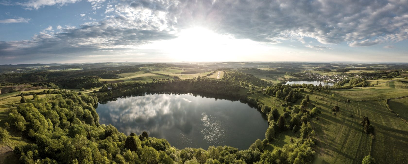 Weinfelder und Schalkenmehrener Maar, © Eifel Tourismus GmbH, D. Ketz