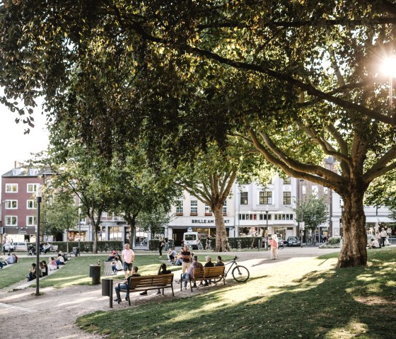 Elisengarten Aachen mit Sonne, © Hannah Gatzweiler