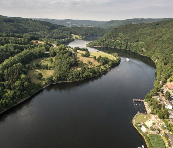 Cycle tour Eifel-Höhen-Route: View of Einruhr and the Obersee lake, © Eifel Tourismus GmbH/D. Ketz