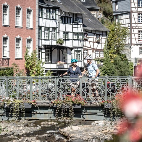 Monschauer Altstadt mit dem Rad, © Eifel Tourismus GmbH; Foto: Dennis Stratmann